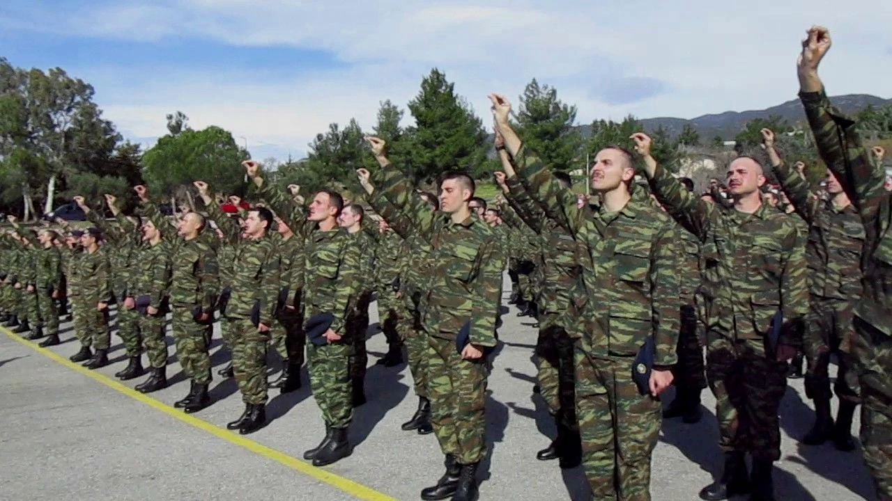 Που πάμε; Διαβάστηκε και όρκος «Αθέων» στην ορκωμοσία των νεοσυλλέκτων στο Πετροχώρι – Έξαλλος ο Μητροπολίτης Ξάνθης
